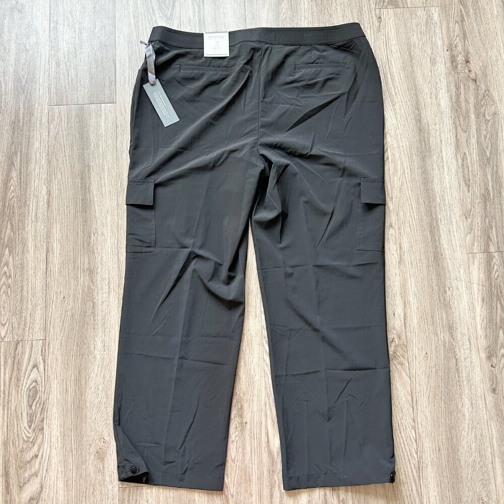 Chico's Zenergy Neema Courtney Black Cargo Pants Short Size 3 (16) NWT - Picture 6 of 8